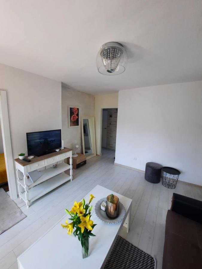 Apartament Zorzy Przy Instytucie Kardiologii Anin Apartment Warsaw Exterior photo