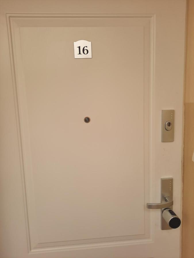 Apartament Zorzy Przy Instytucie Kardiologii Anin Apartment Warsaw Exterior photo