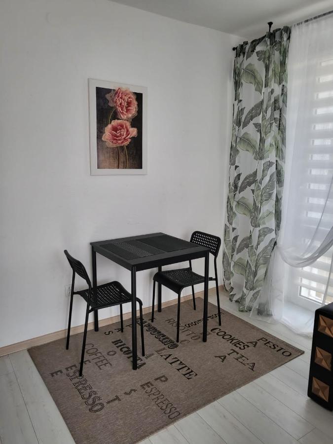 Apartament Zorzy Przy Instytucie Kardiologii Anin Apartment Warsaw Exterior photo